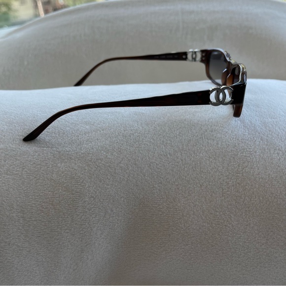🤍 euc | Chanel | vintage classic sunglasses - Picture 4 of 8